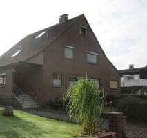 Gepflegtes Einfamilienwohnhaus mit Einliegerwohnung und 2 Garagen in Lagesbüttel